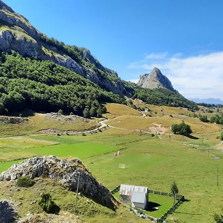 Katun Mokra & Horseback Riding 木屋