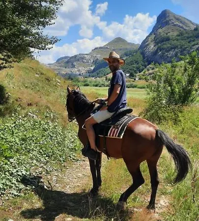 Katun Mokra & Horseback Riding בקתה